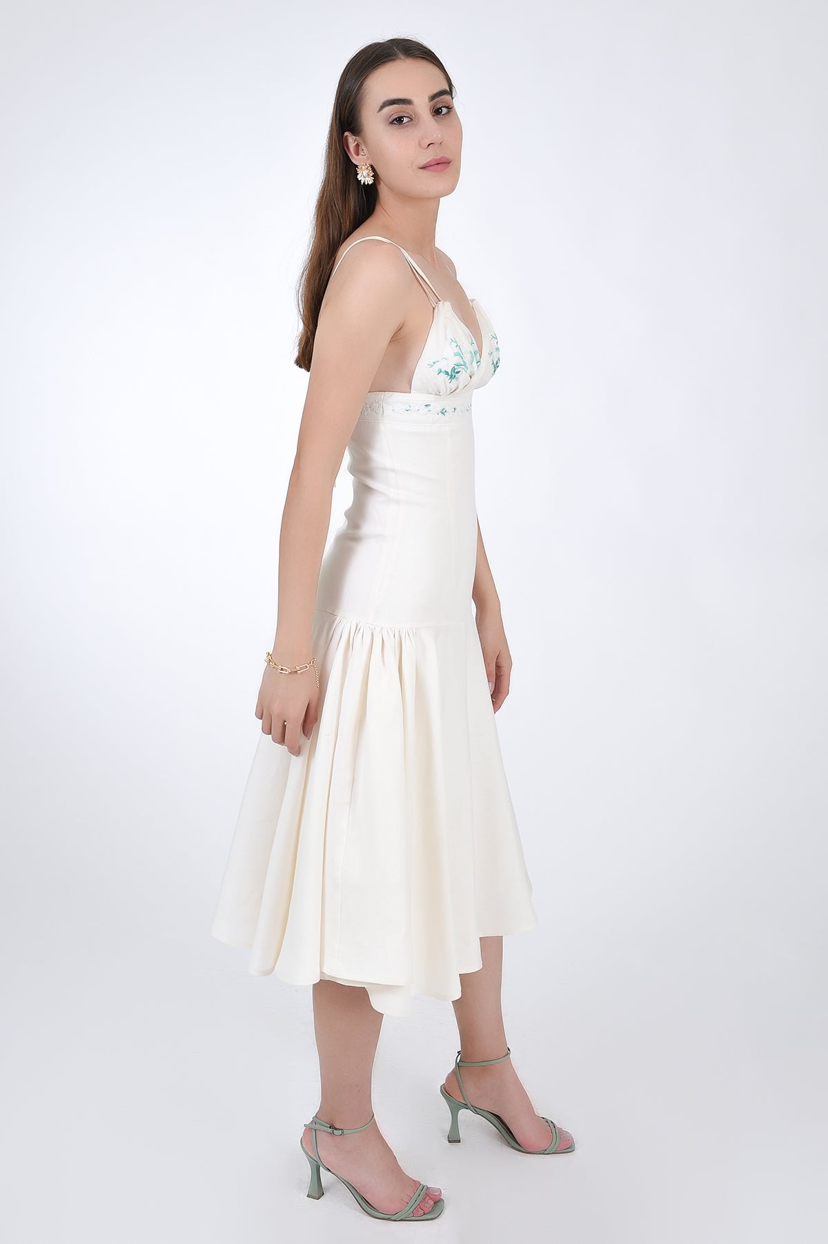 Fanm Mon Gest Dress, showcasing the gathered hem, Side View.