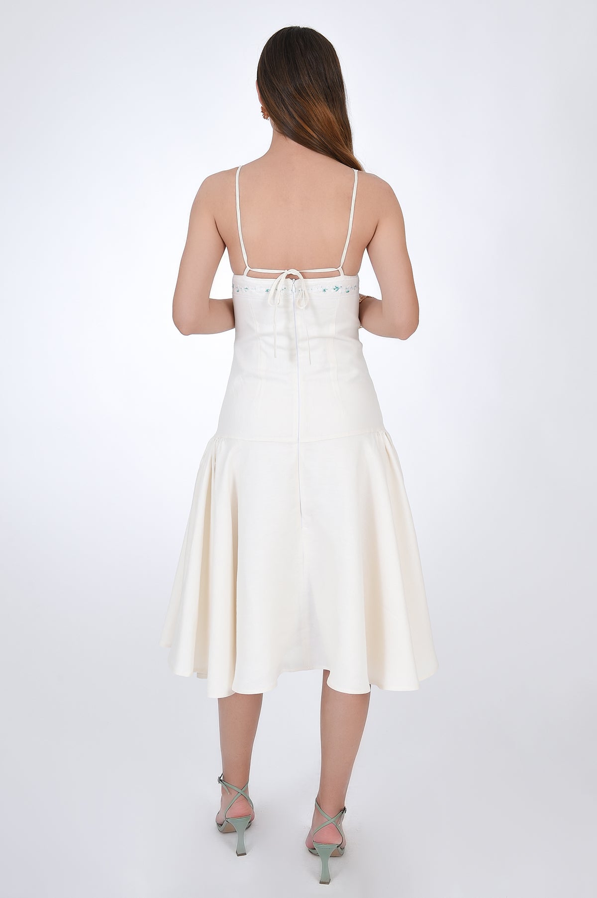 Back View of the Linen Gest Dress with Tie Strap Detail.