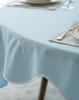 WHITE DAISY BLUE SCALLOPED ROUND TABLECOTH