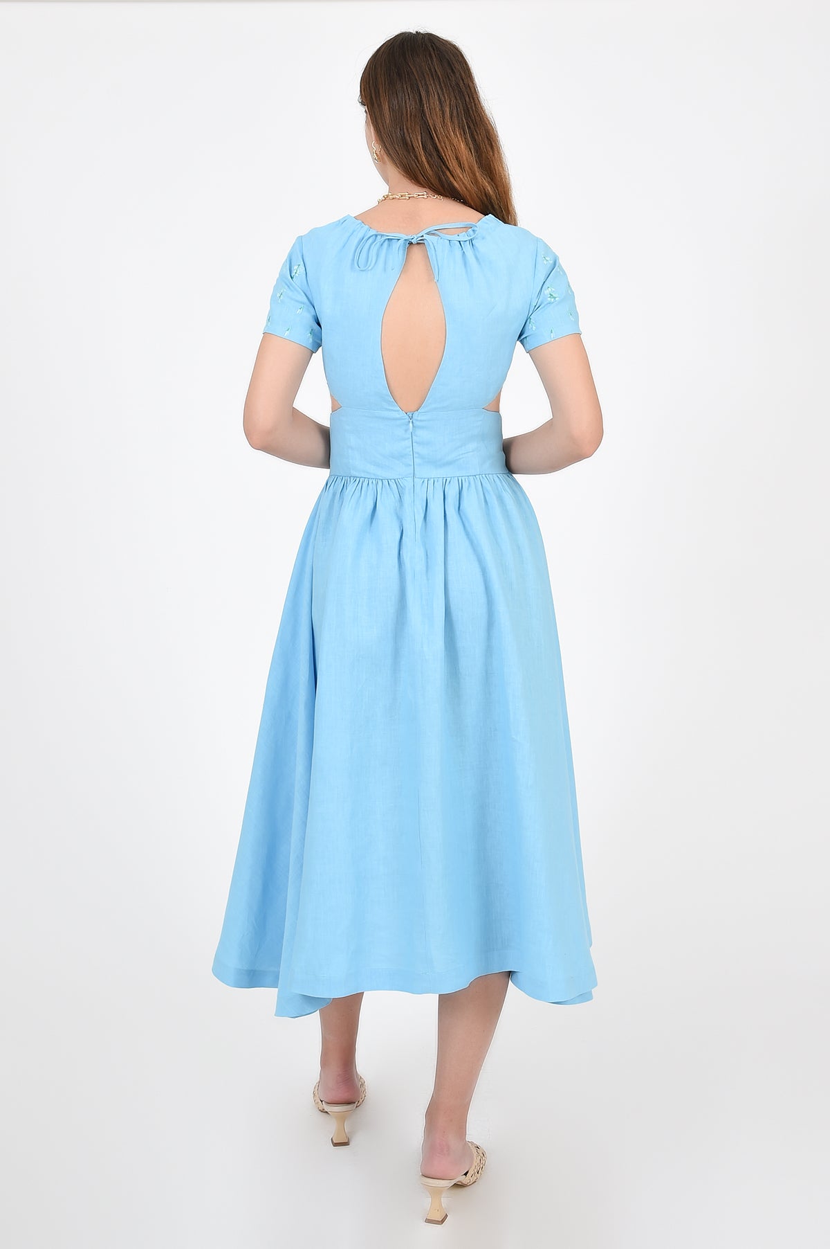 Tucce Linen Midi Dress, Back View, show case large key hole open back.
