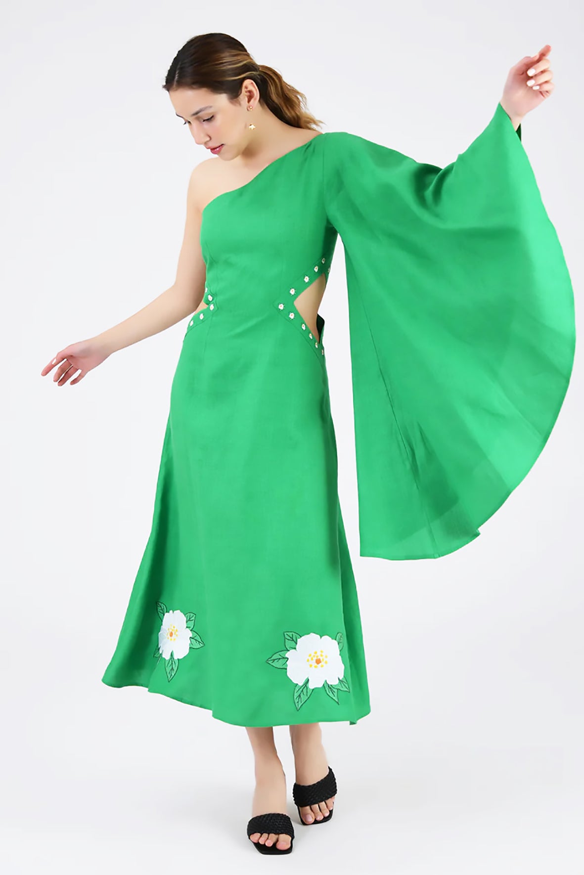 Narma Dress (Wanga Collection) in Kelly Green Showcasing the Dramatic Bell Sleeve
