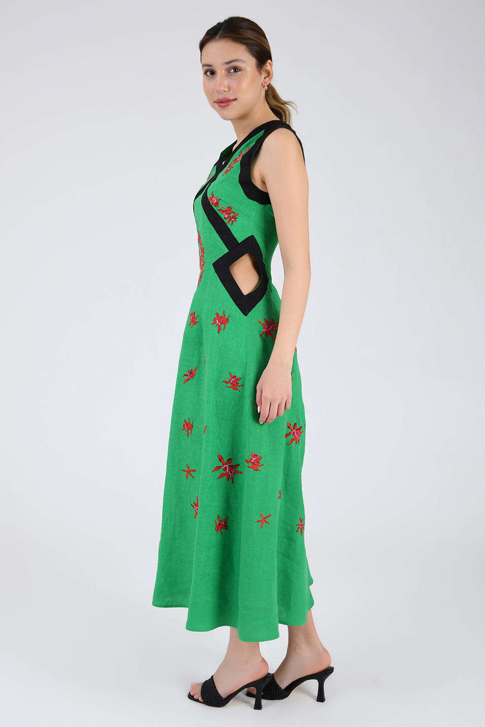 Loa Dress Side VIew in Kelly Green