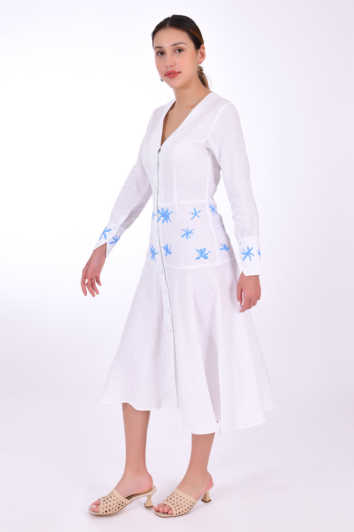 Fanm Mon Klare 100% Linen Dress. LongSleeve button front dress, side view.