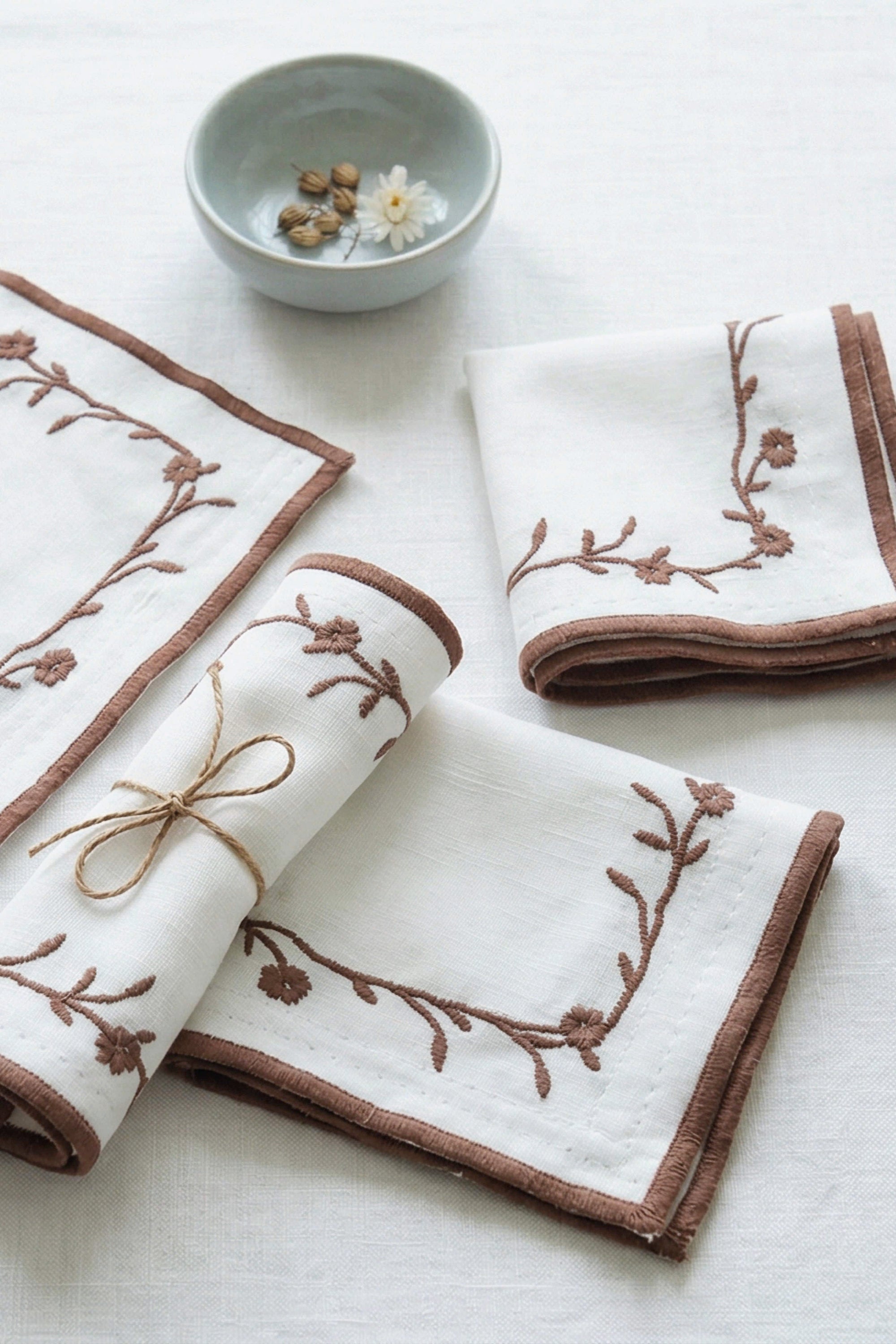 FLORAL VINE COCKTAIL NAPKINS (Set of 4)