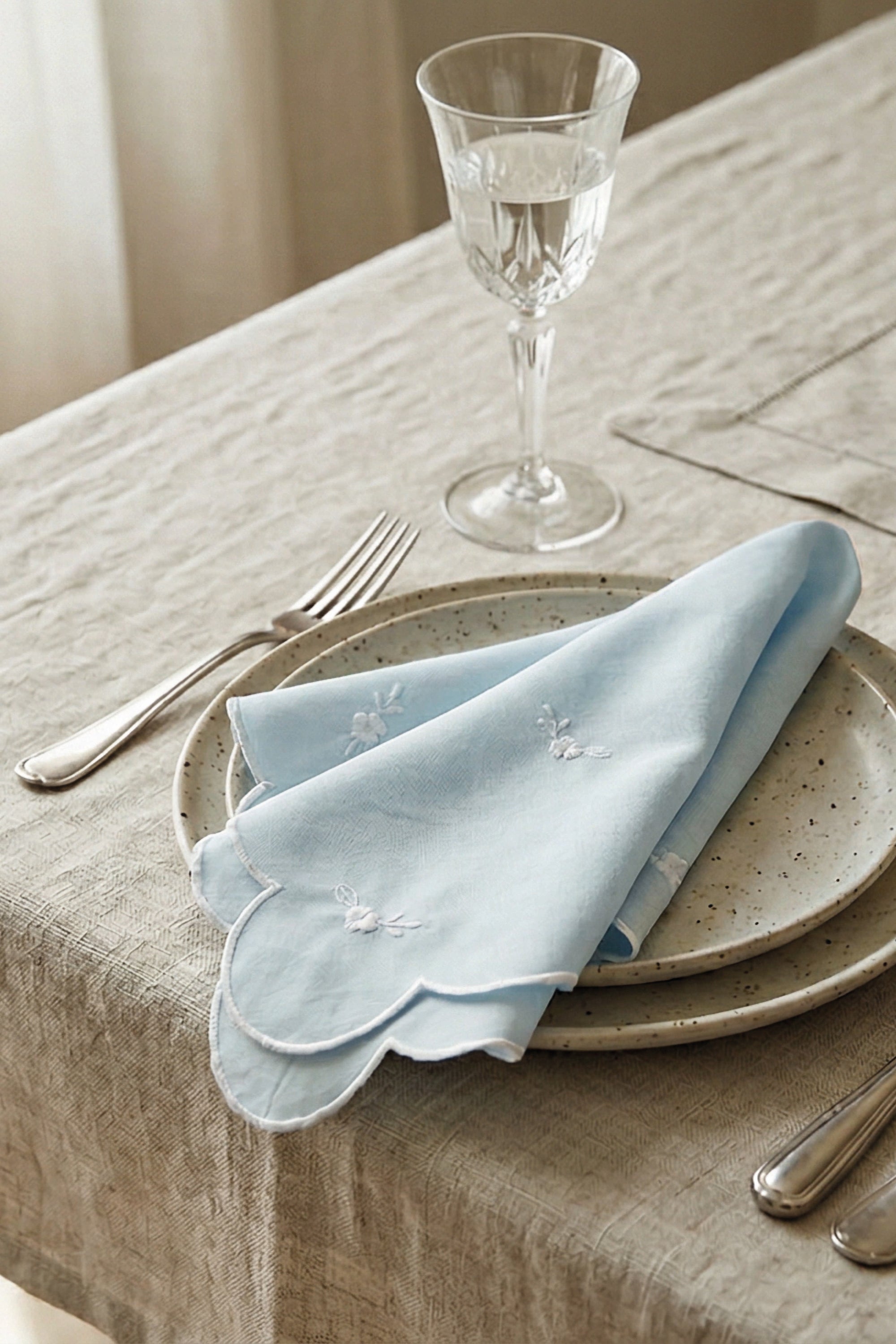BLUE FLORAL DINNER NAPKINS (Set of 4)