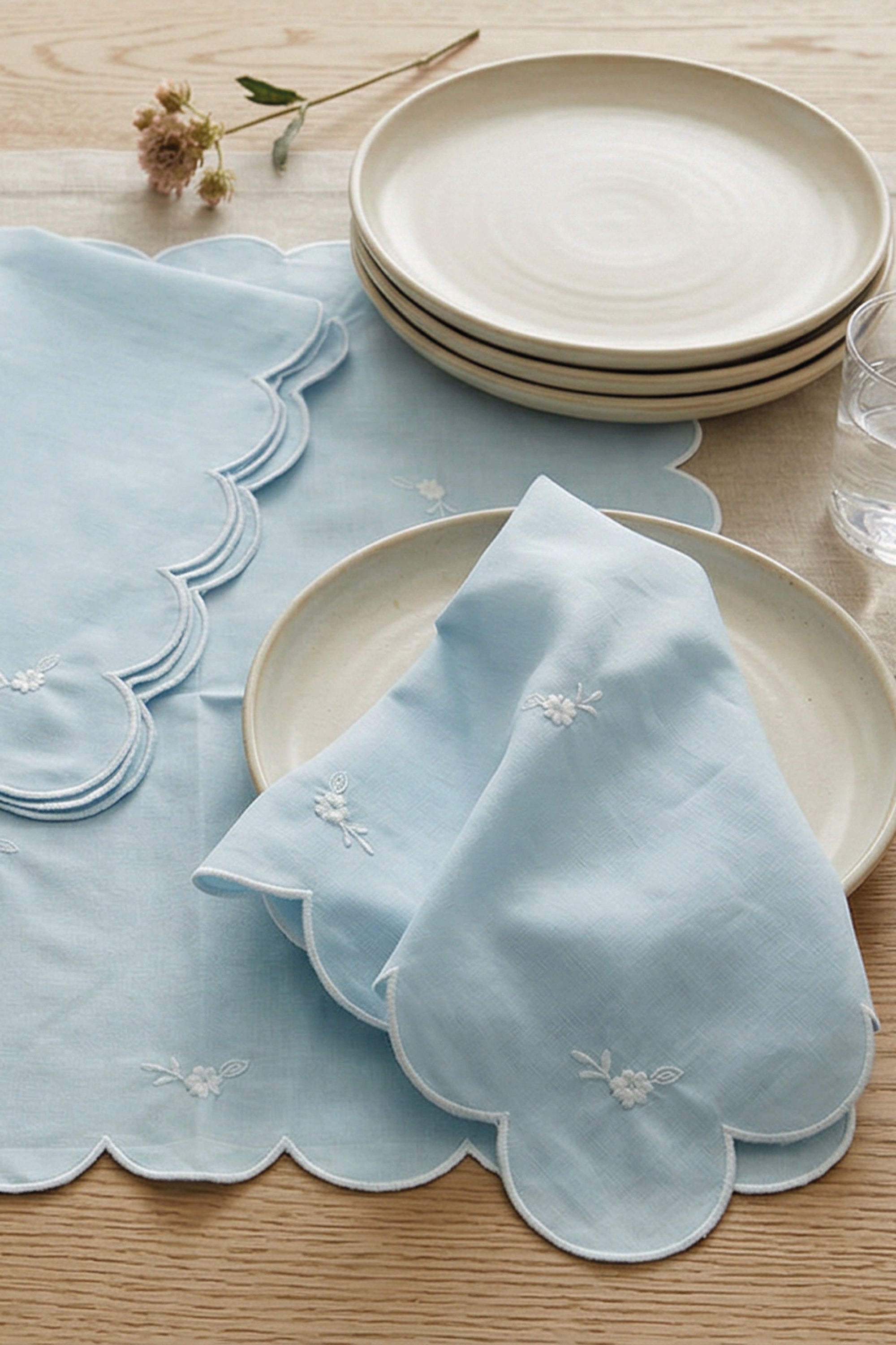 BLUE FLORAL DINNER NAPKINS (Set of 4)