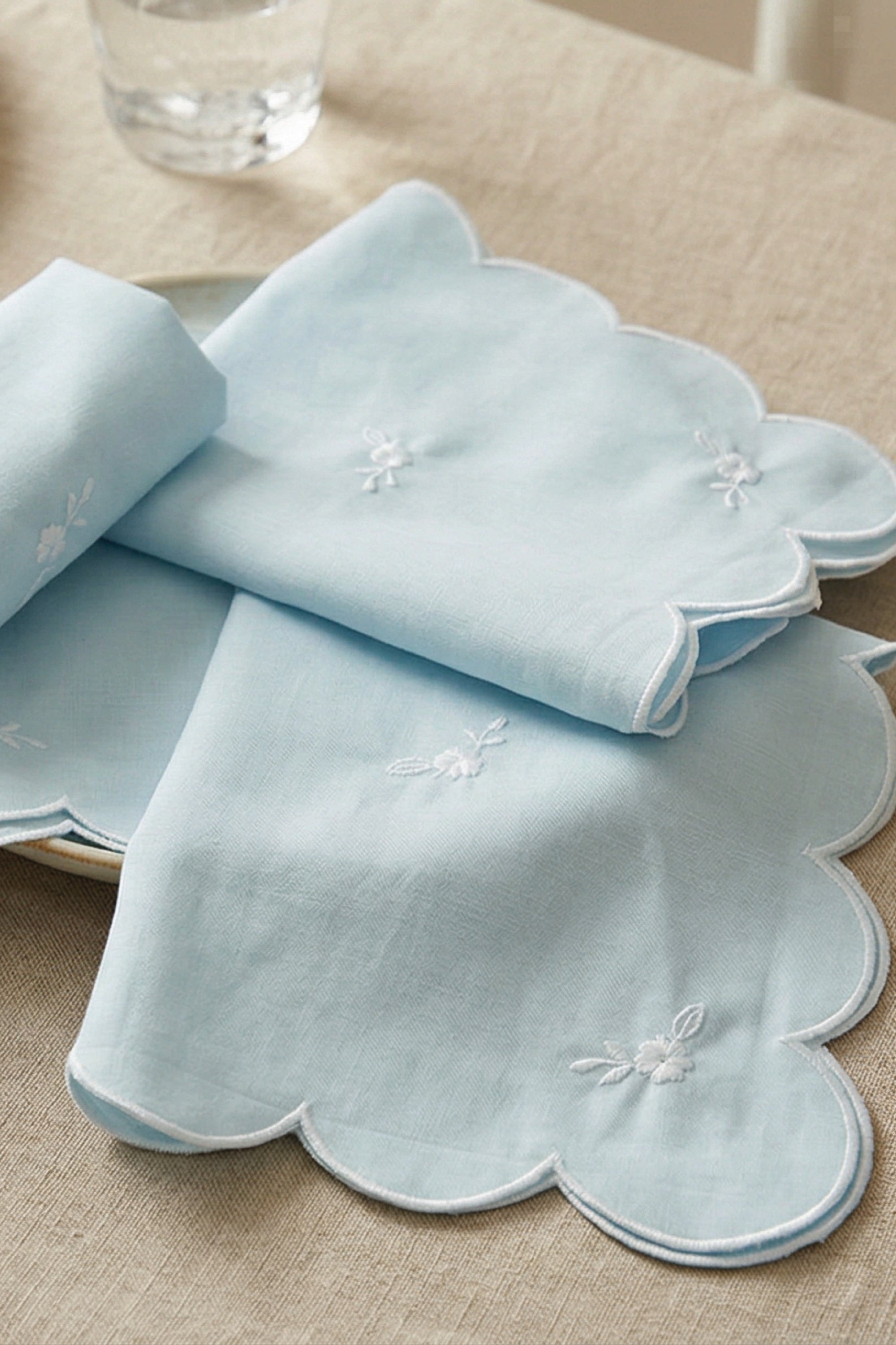 BLUE FLORAL DINNER NAPKINS (Set of 4)