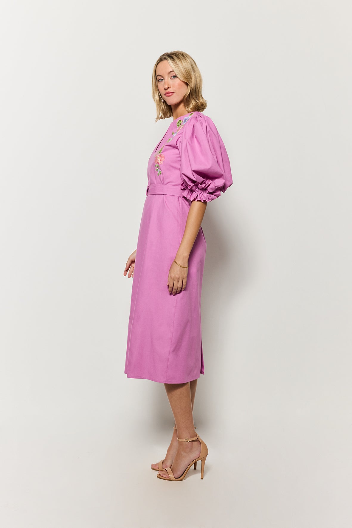 Sideview of the Fanm Mon Santiago Dress in Cotton Fabric with puff sleeves.