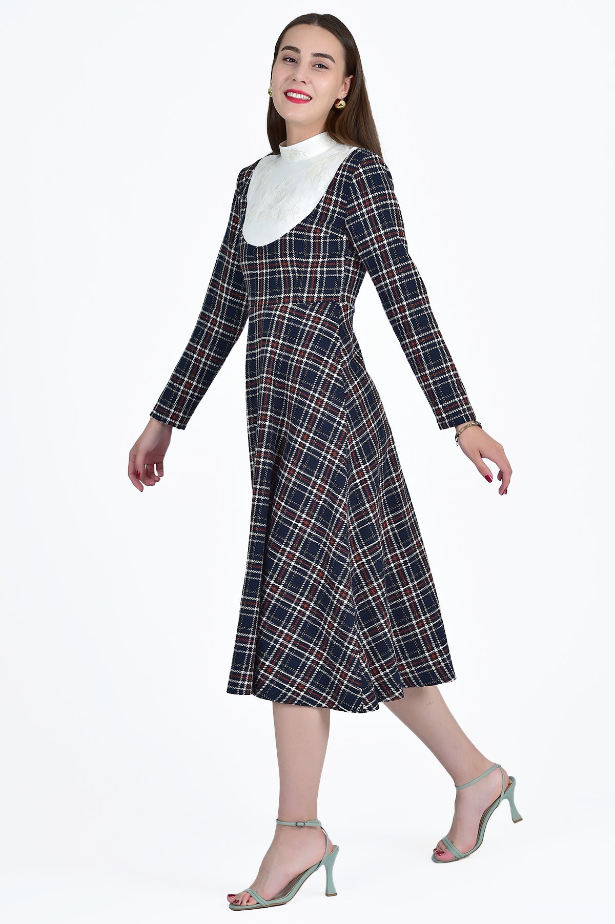 Side View of the Zerafet midi dress in Tartan