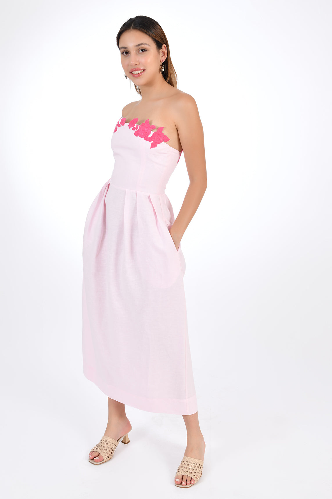 Fanm Mon Lorr Linen  Dress in Light pink, side view.
